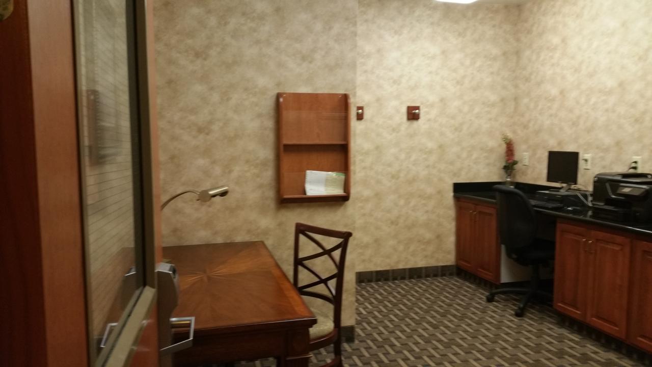 Holiday Inn Express Syracuse-Fairgrounds - thumb 20