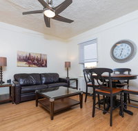 Pelham Train Station 1 Bed 1 Bath - USA Accommodation