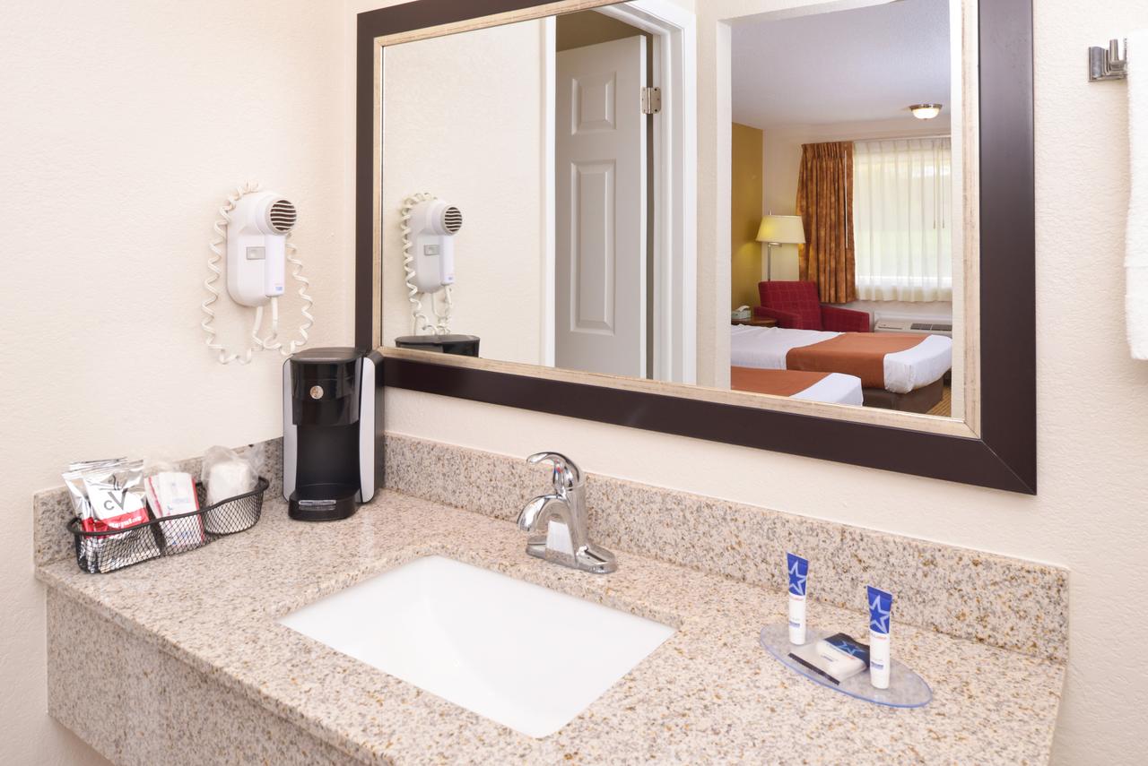 Americas Best Value Inn Plattsburgh - thumb 28