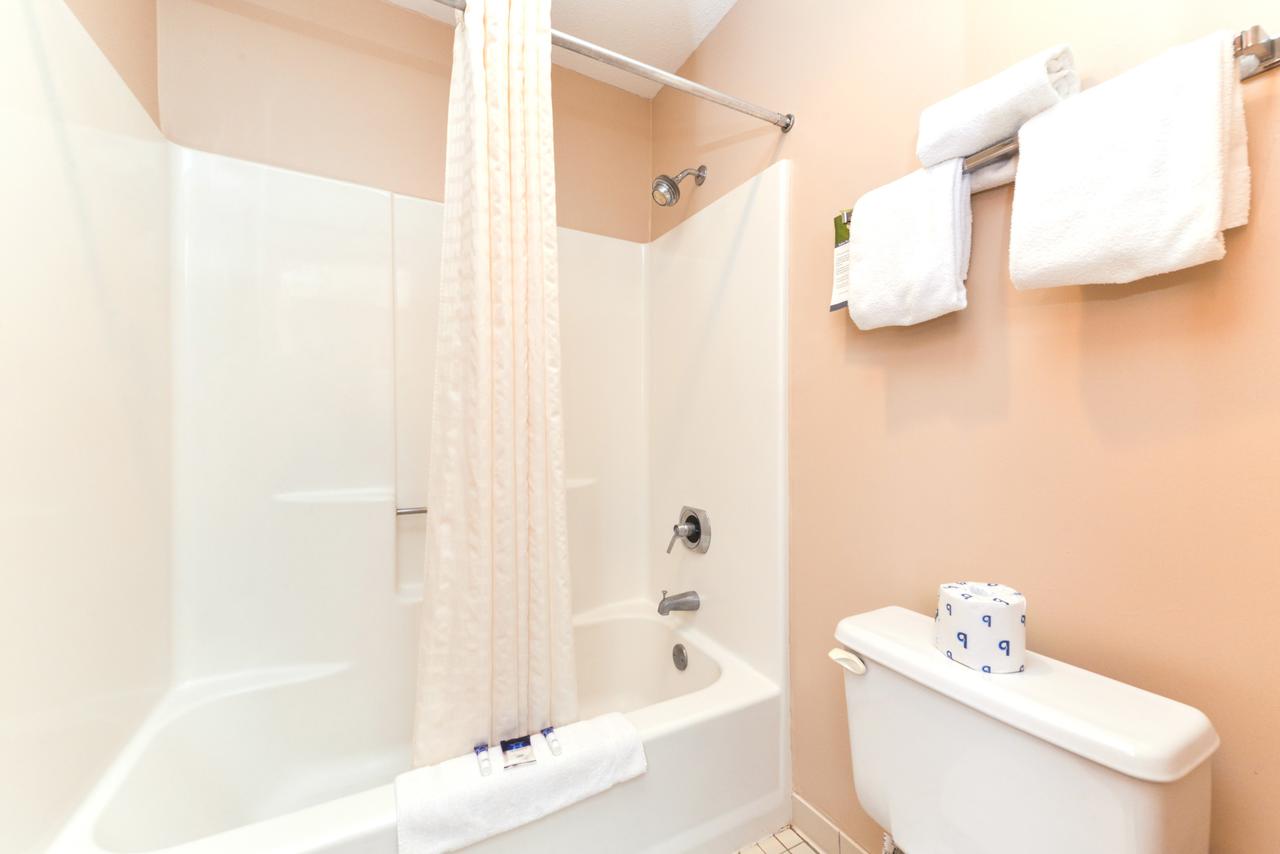 Americas Best Value Inn Plattsburgh - thumb 29