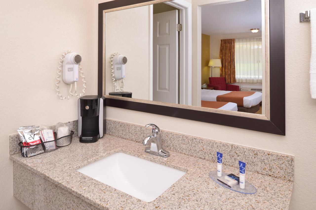 Americas Best Value Inn Plattsburgh - thumb 4