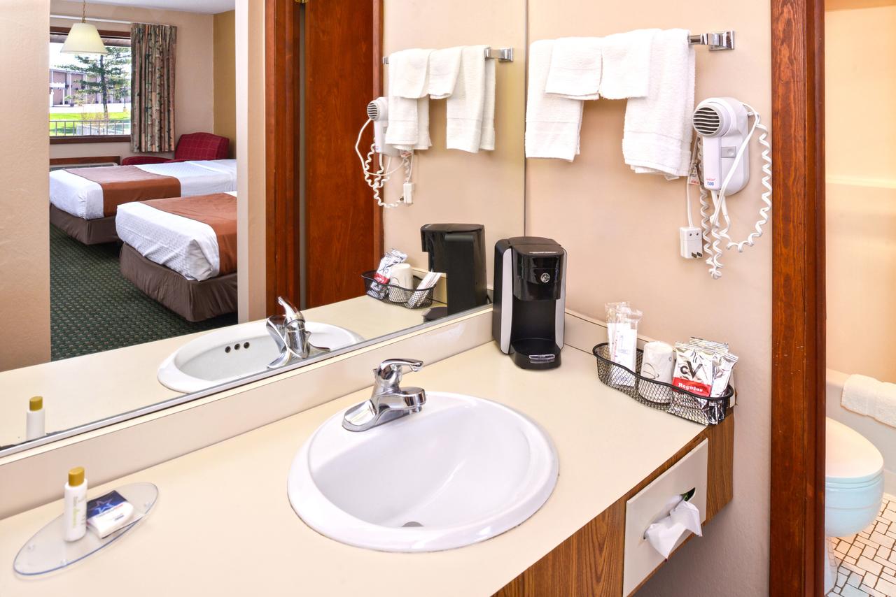 Americas Best Value Inn Plattsburgh - thumb 30