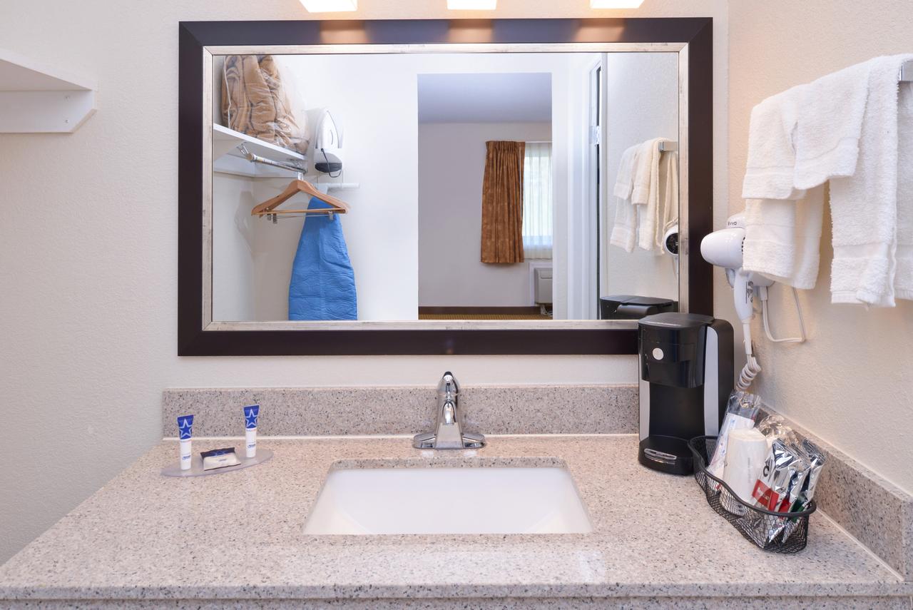 Americas Best Value Inn Plattsburgh - thumb 31
