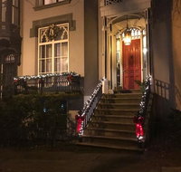 Large bed with wificable - USA Accommodation