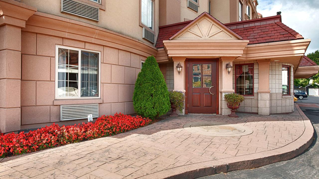 Best Western On The Avenue - thumb 1