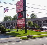 Econo Lodge at the Falls North - USA Accommodation