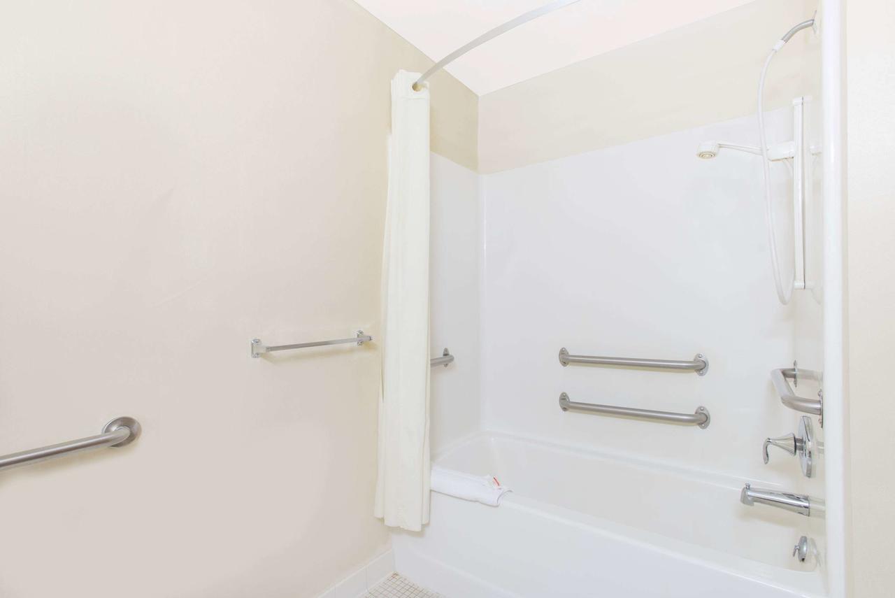 Super 8 By Wyndham Webster/Rochester - thumb 28