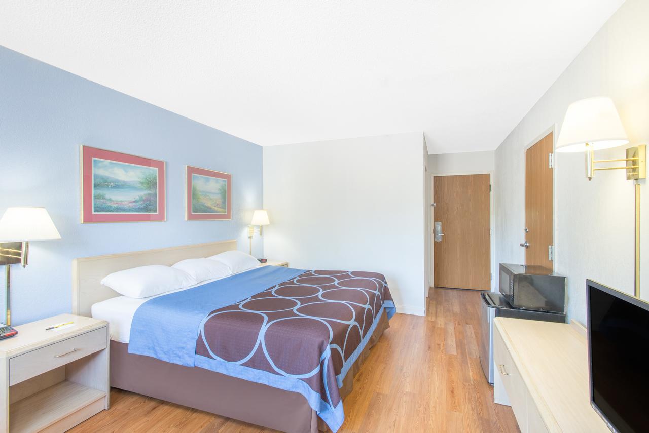 Super 8 By Wyndham Webster/Rochester - thumb 8