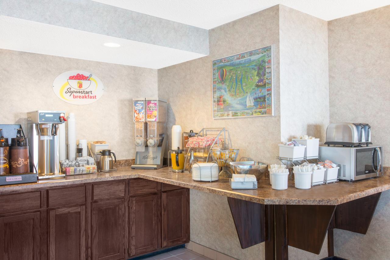 Super 8 By Wyndham Webster/Rochester - thumb 7