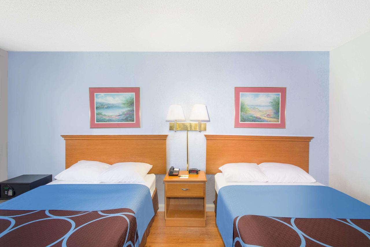 Super 8 By Wyndham Webster/Rochester - thumb 18