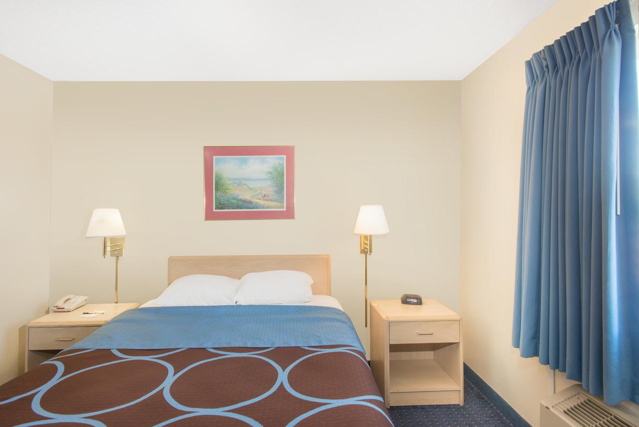 Super 8 By Wyndham Webster/Rochester - thumb 1