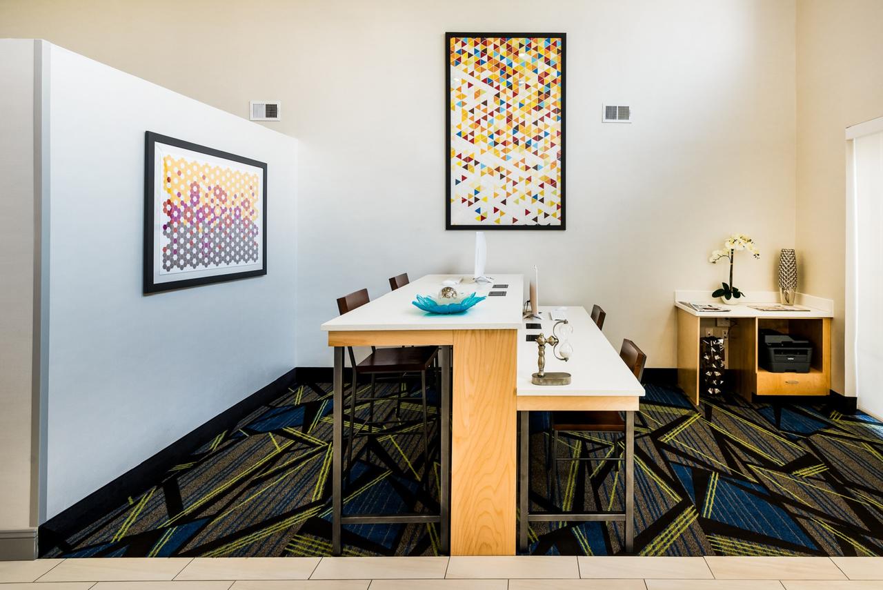 Holiday Inn Express Hotel & Suites Charlotte Airport-Belmont - thumb 20