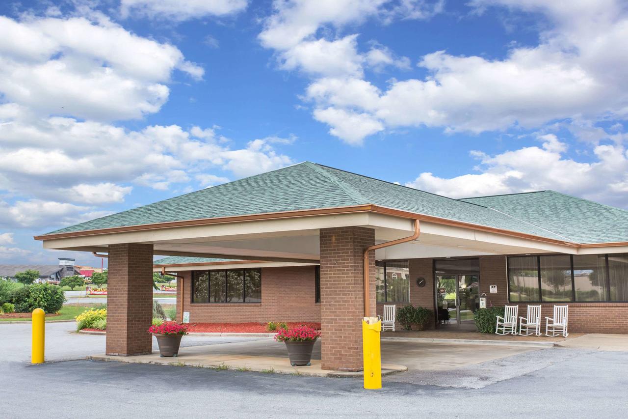Days Inn By Wyndham Wilkesboro - thumb 0