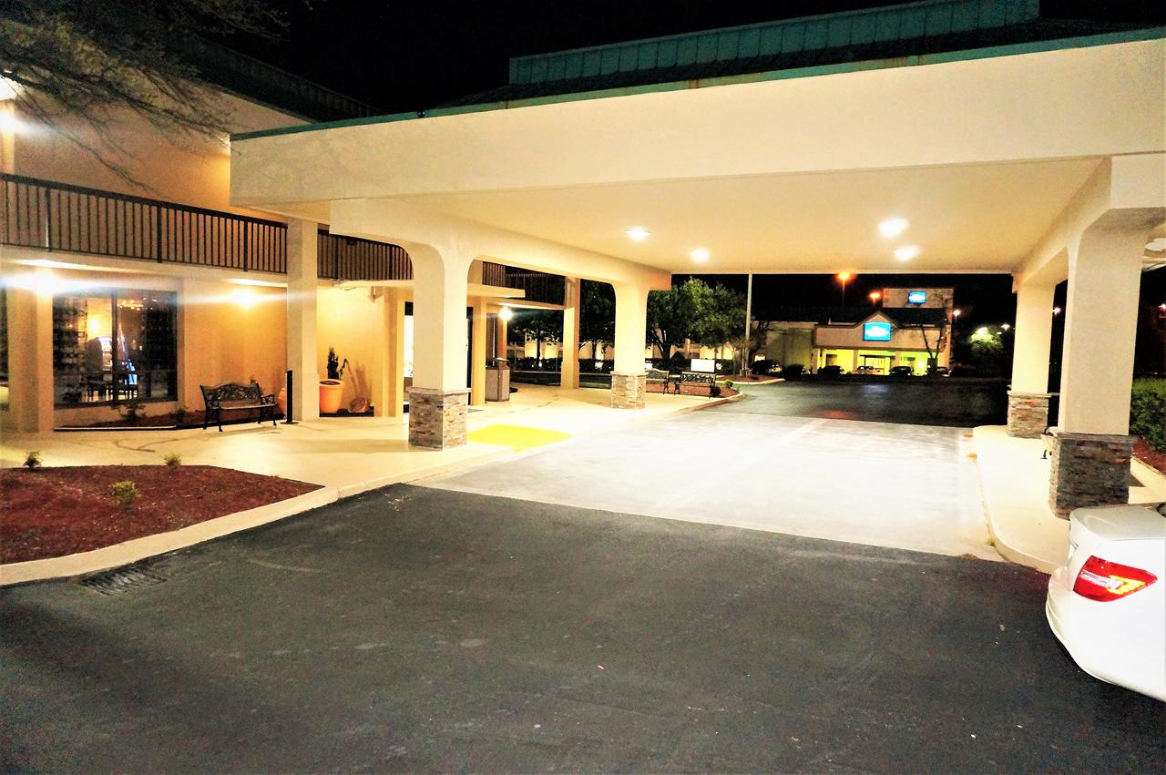 Howard Johnson By Wyndham Greensboro Near The Coliseum - thumb 31