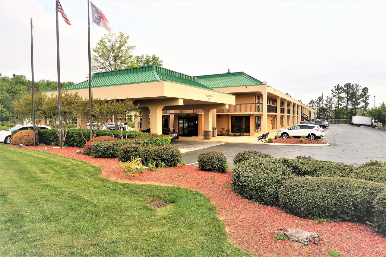 Howard Johnson By Wyndham Greensboro Near The Coliseum - thumb 41
