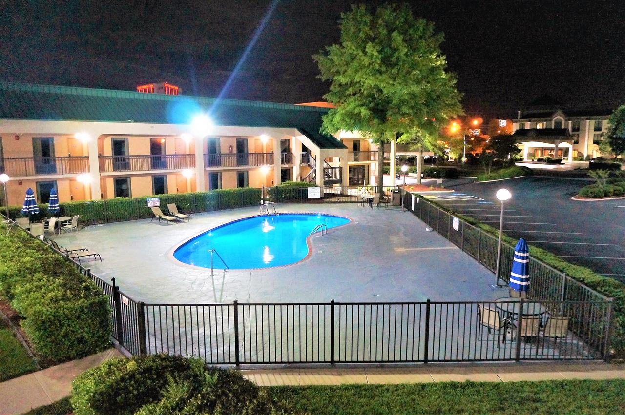 Howard Johnson By Wyndham Greensboro Near The Coliseum - thumb 20