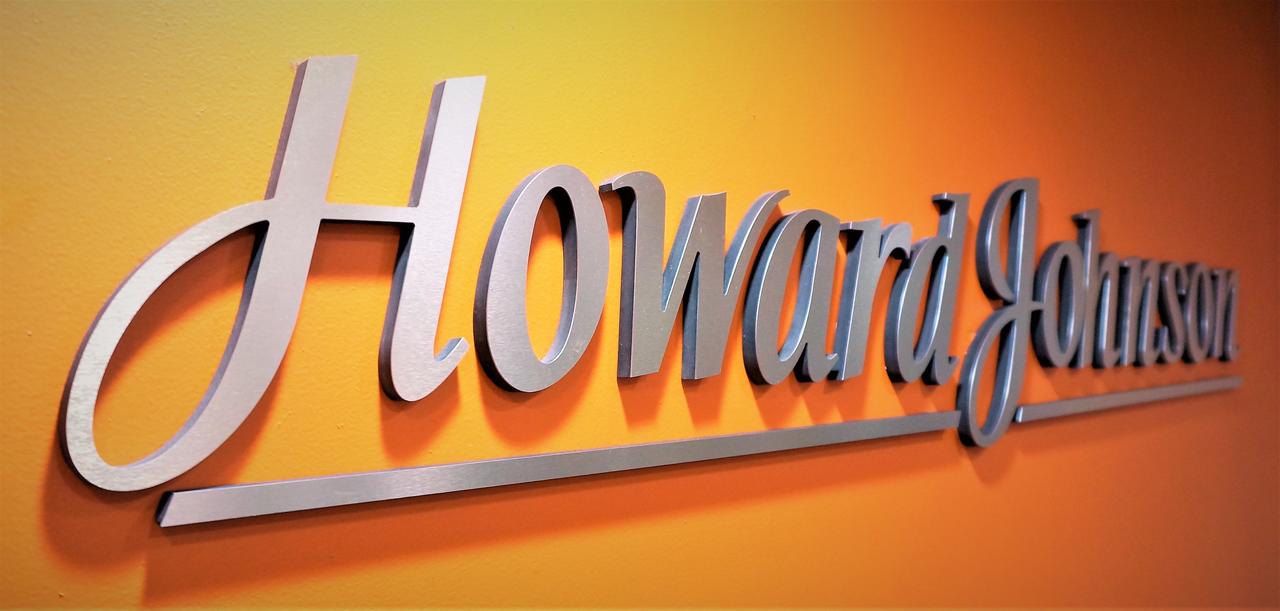 Howard Johnson By Wyndham Greensboro Near The Coliseum - thumb 35