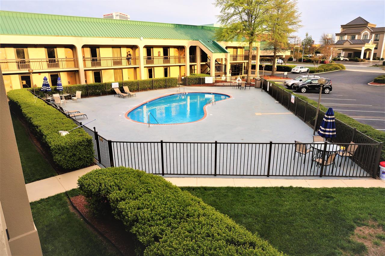 Howard Johnson By Wyndham Greensboro Near The Coliseum - thumb 23