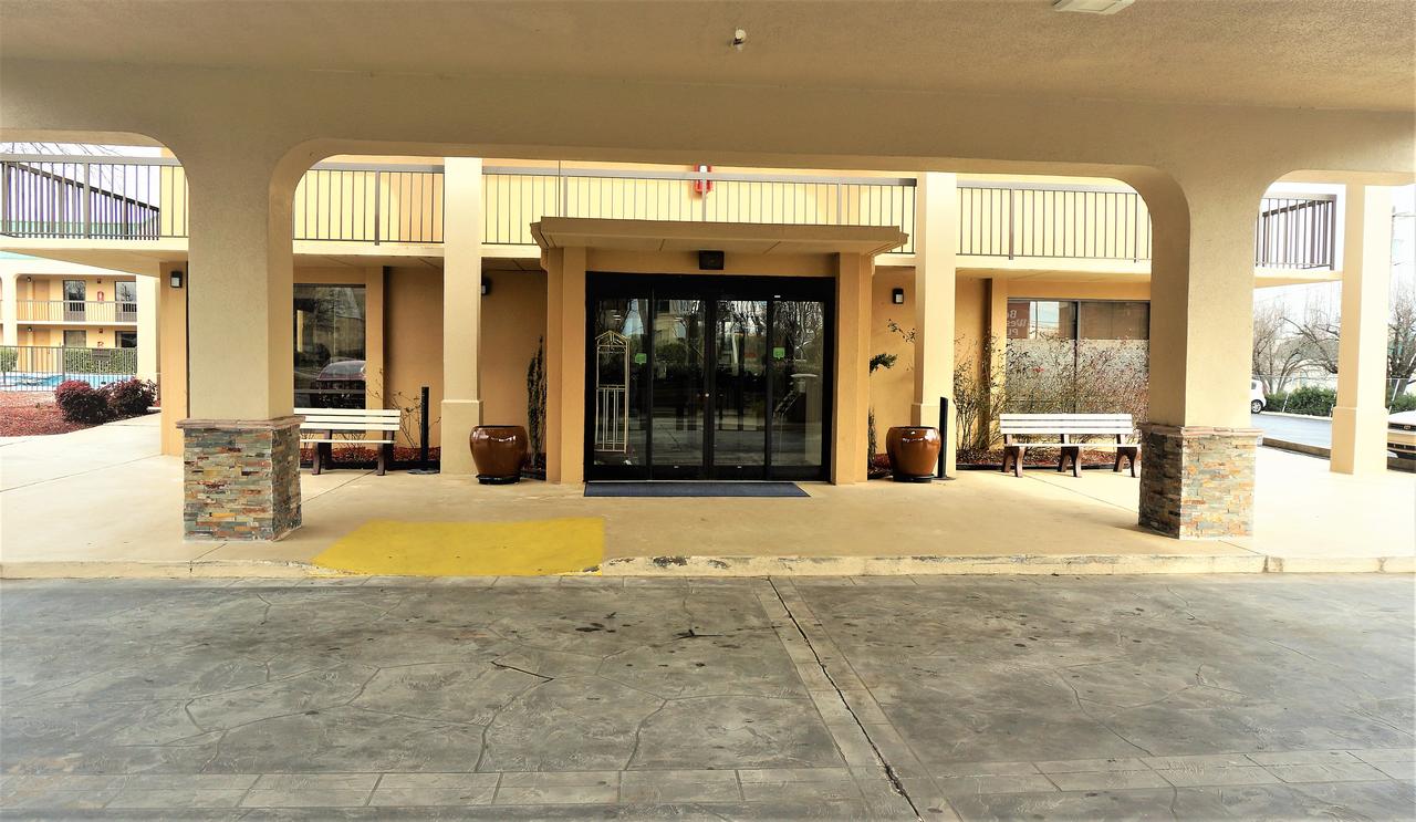 Howard Johnson By Wyndham Greensboro Near The Coliseum - thumb 42