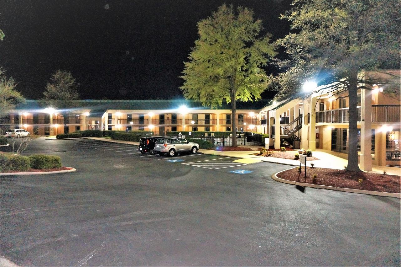 Howard Johnson By Wyndham Greensboro Near The Coliseum - thumb 30