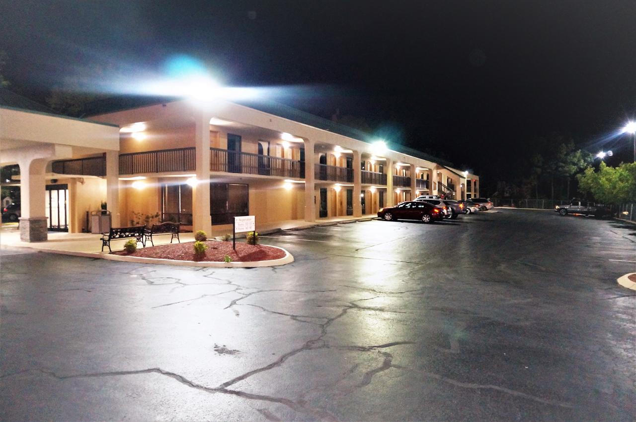 Howard Johnson By Wyndham Greensboro Near The Coliseum - thumb 29