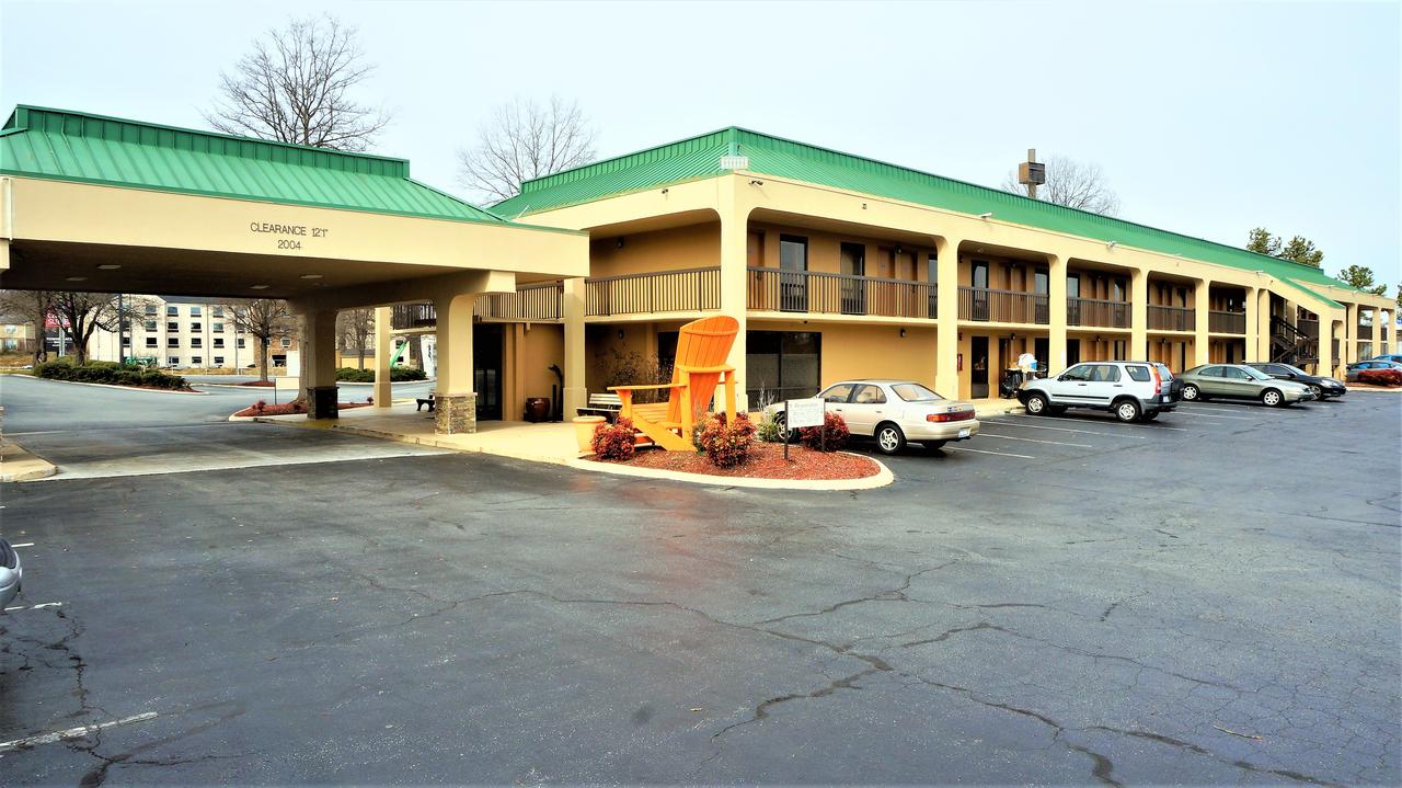 Howard Johnson By Wyndham Greensboro Near The Coliseum - thumb 26