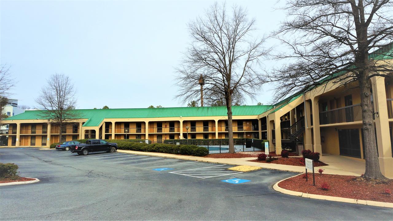 Howard Johnson By Wyndham Greensboro Near The Coliseum - thumb 28