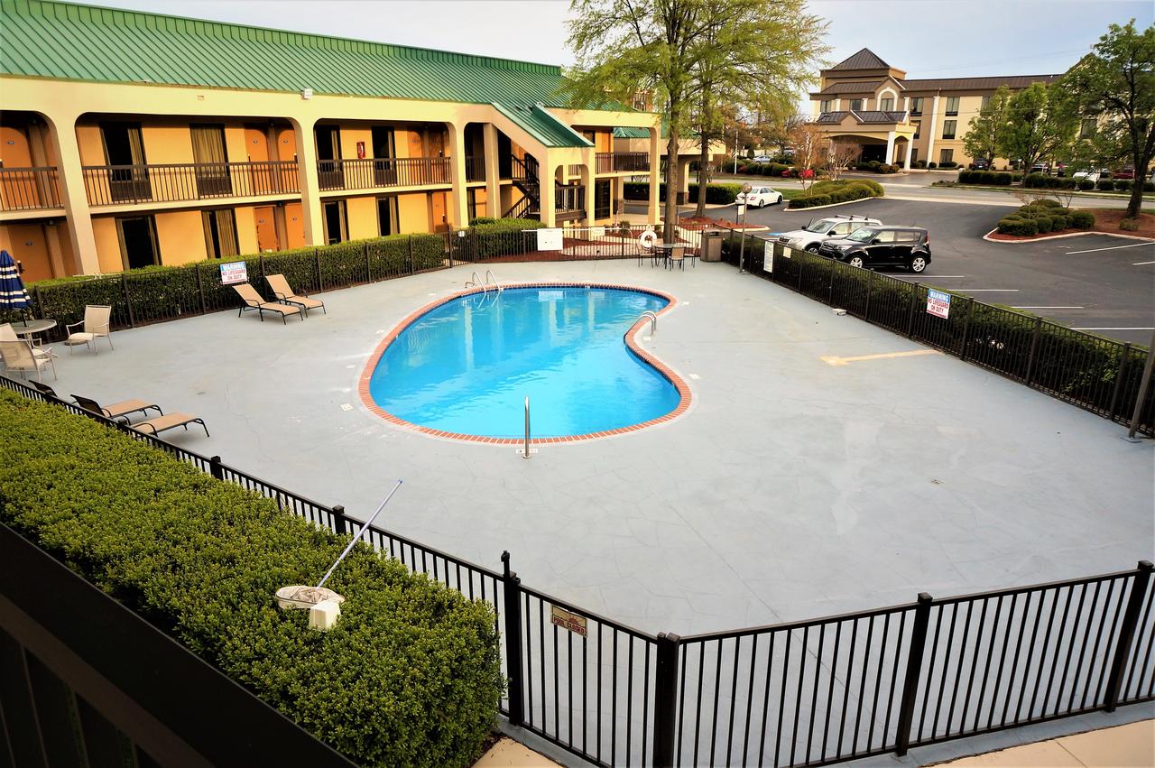 Howard Johnson By Wyndham Greensboro Near The Coliseum - thumb 25