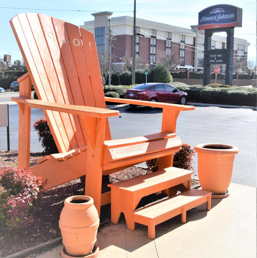 Howard Johnson By Wyndham Greensboro Near The Coliseum - thumb 36