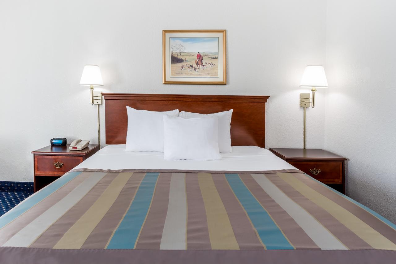 Baymont By Wyndham Greensboro/Coliseum - thumb 35