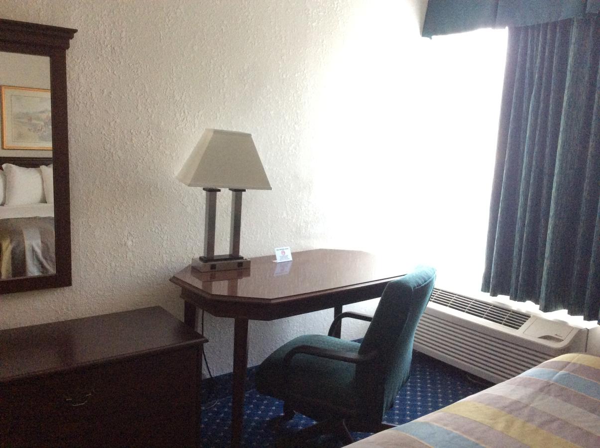 Baymont By Wyndham Greensboro/Coliseum - thumb 12