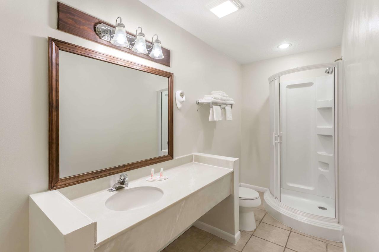 Baymont By Wyndham Greensboro/Coliseum - thumb 44