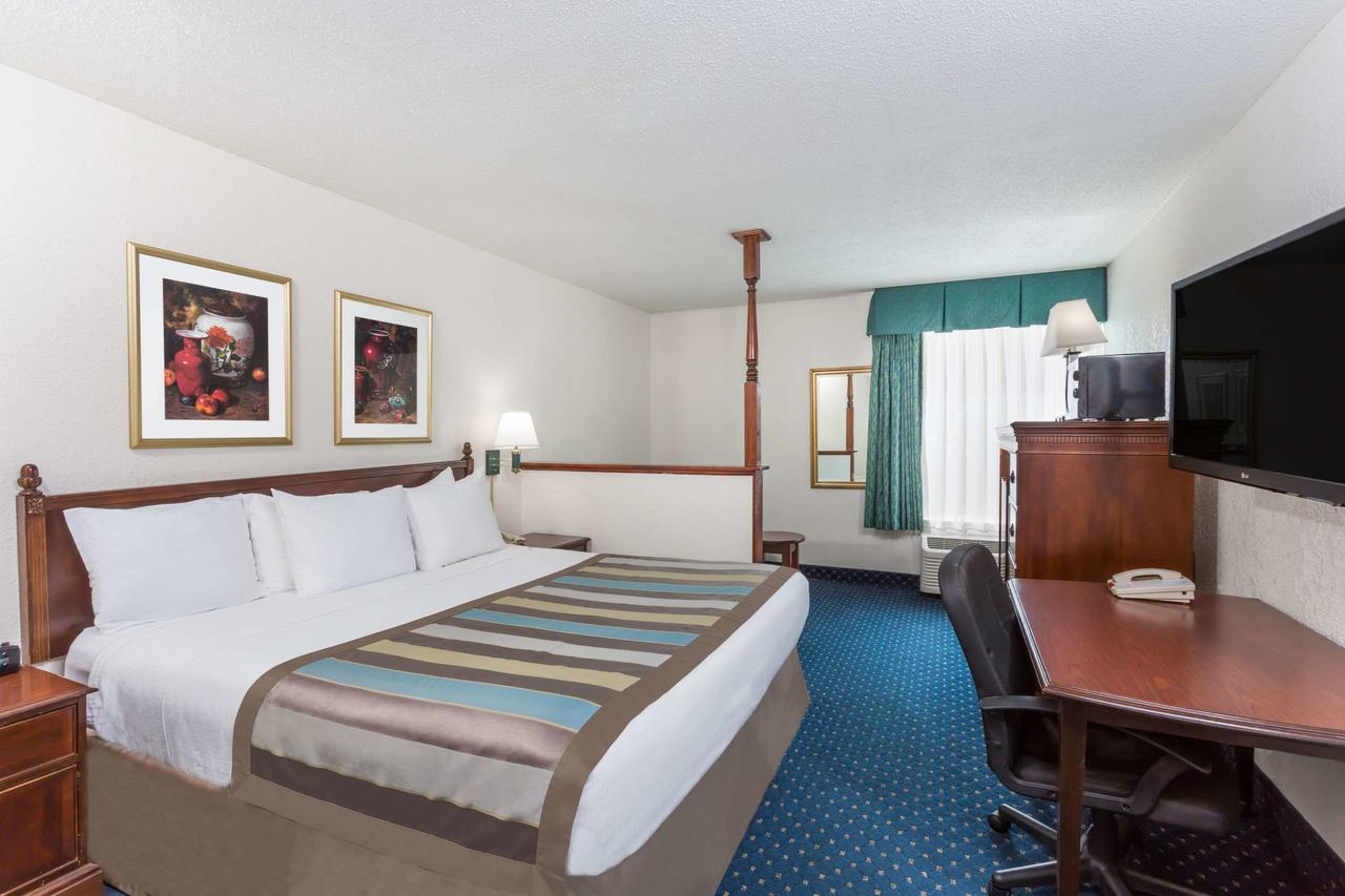 Baymont By Wyndham Greensboro/Coliseum - thumb 39