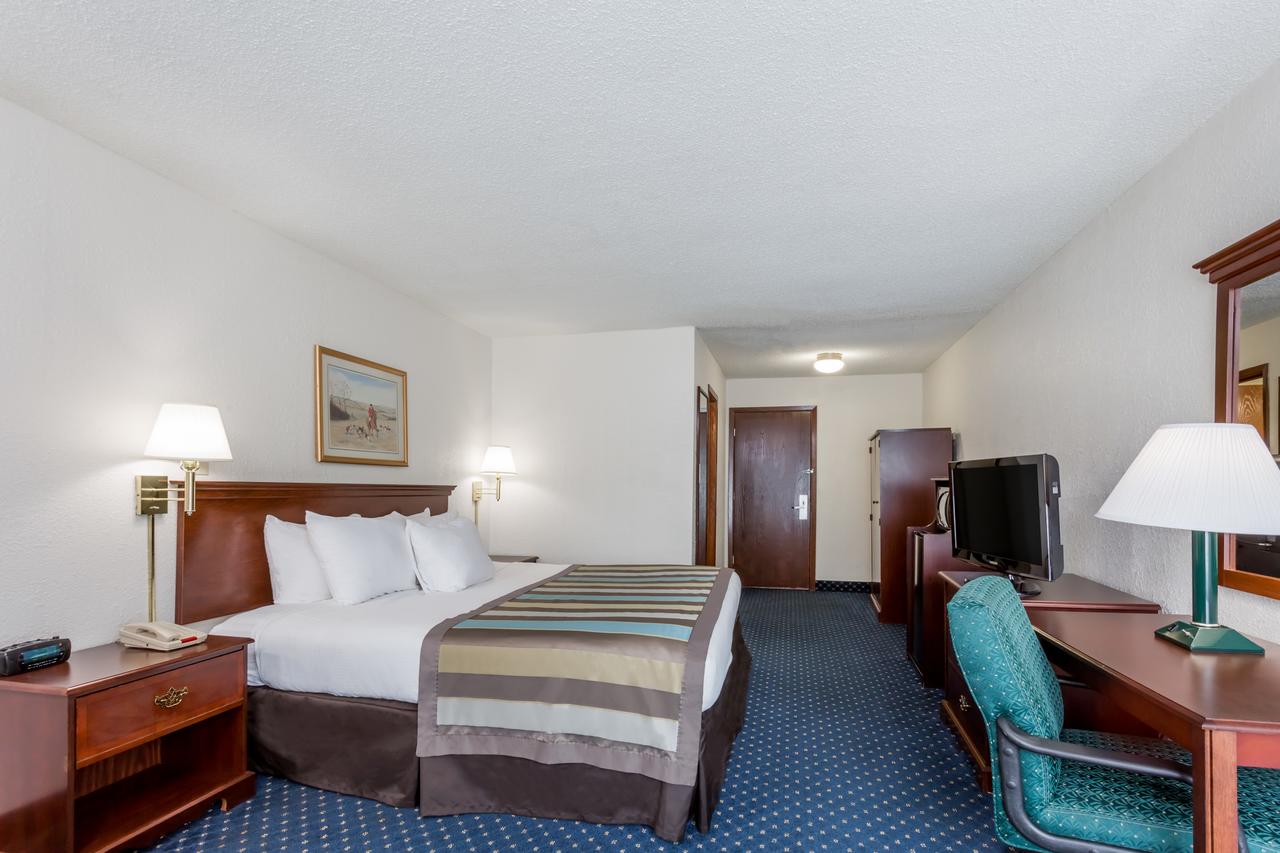Baymont By Wyndham Greensboro/Coliseum - thumb 8