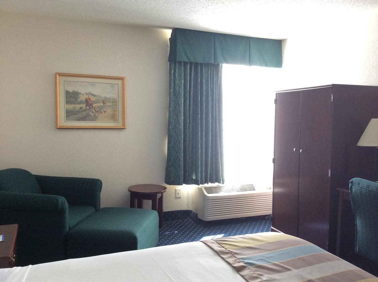 Baymont By Wyndham Greensboro/Coliseum - thumb 11