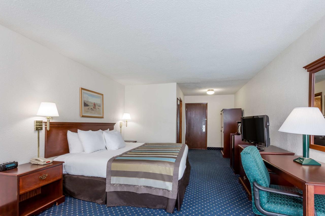 Baymont By Wyndham Greensboro/Coliseum - thumb 38
