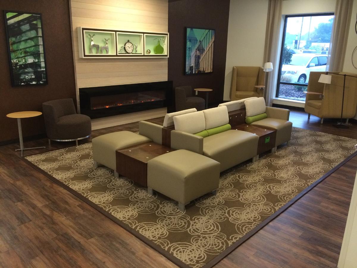 Holiday Inn Greensboro Coliseum - thumb 23
