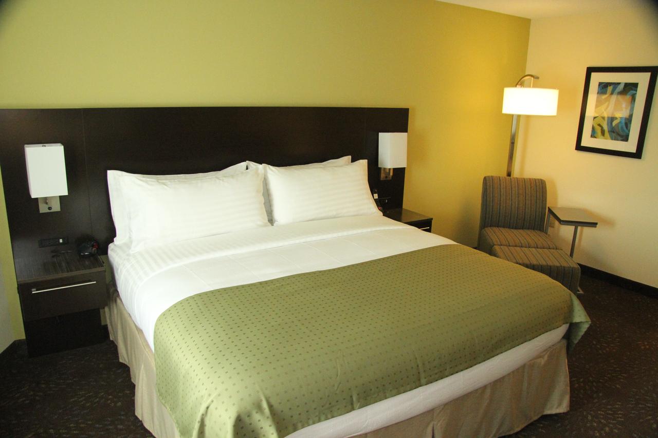 Holiday Inn Greensboro Coliseum - thumb 6