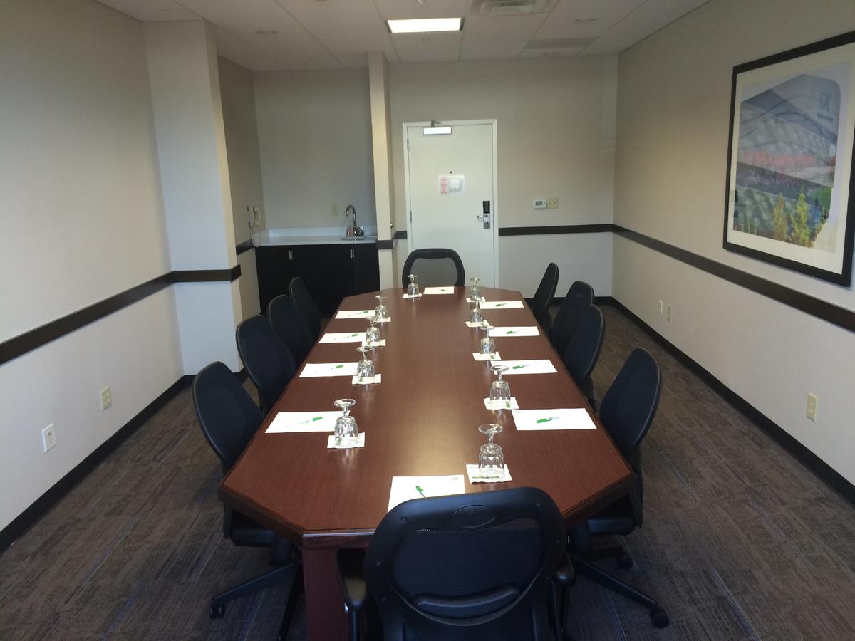 Holiday Inn Greensboro Coliseum - thumb 2