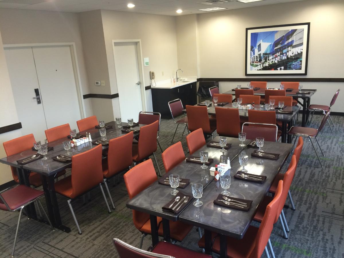 Holiday Inn Greensboro Coliseum - thumb 16