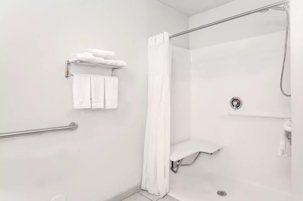 Days Inn By Wyndham Greensboro NC - thumb 18