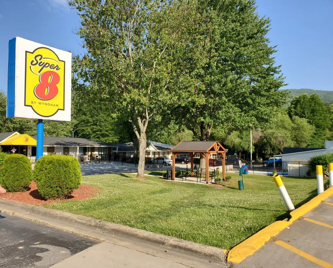 Super 8 By Wyndham Asheville/Biltmore - thumb 9