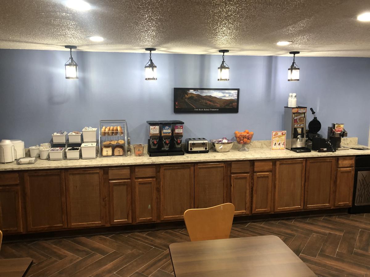 Super 8 By Wyndham Asheville/Biltmore - thumb 18