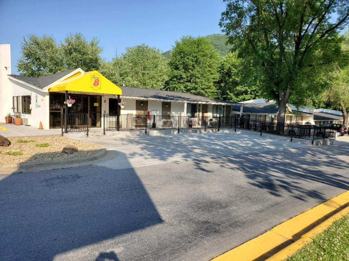 Super 8 By Wyndham Asheville/Biltmore - thumb 10