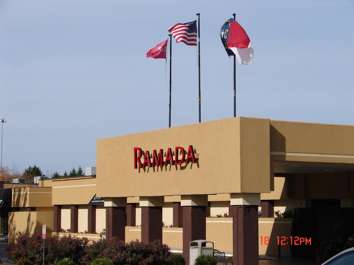 Ramada Plaza By Wyndham Charlotte Airport Conference Center - thumb 3