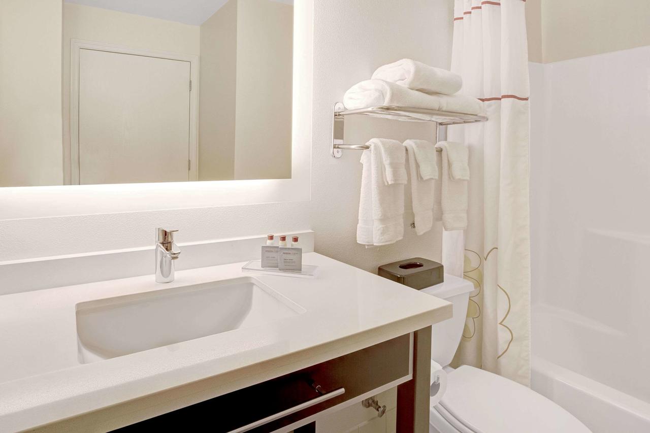 Hawthorn Suites By Wyndham Greensboro - thumb 22