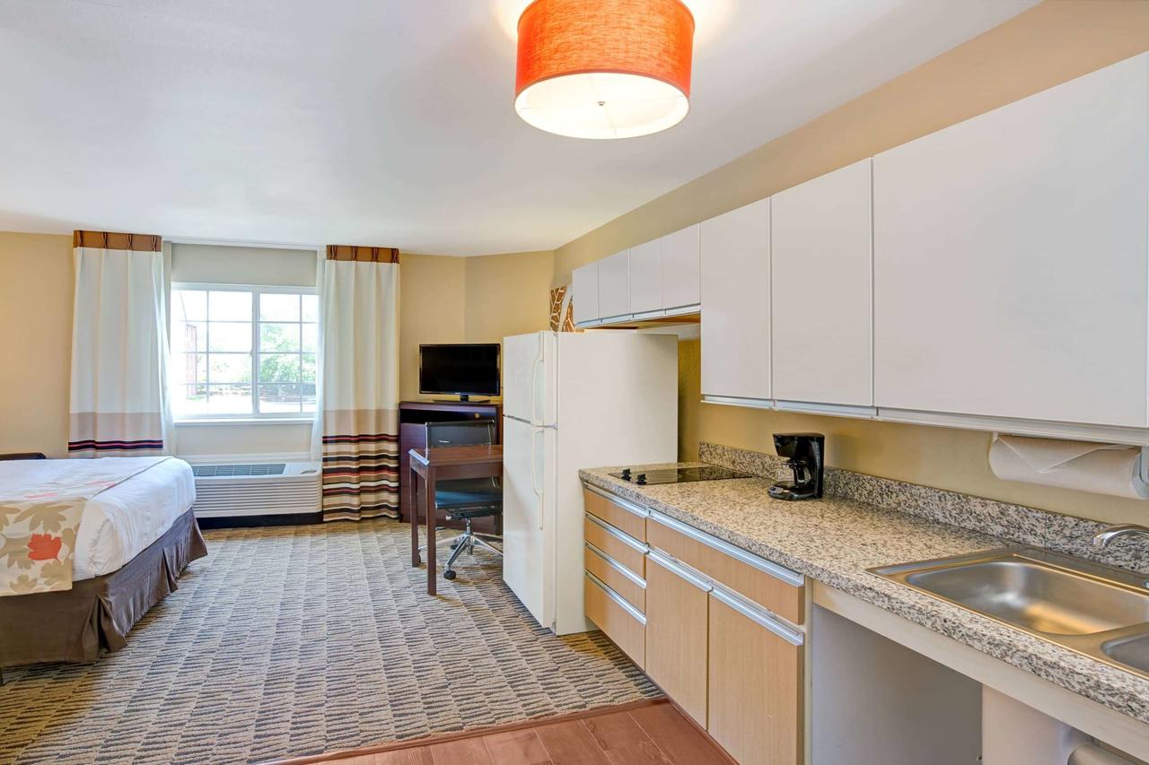 Hawthorn Suites By Wyndham Greensboro - thumb 28