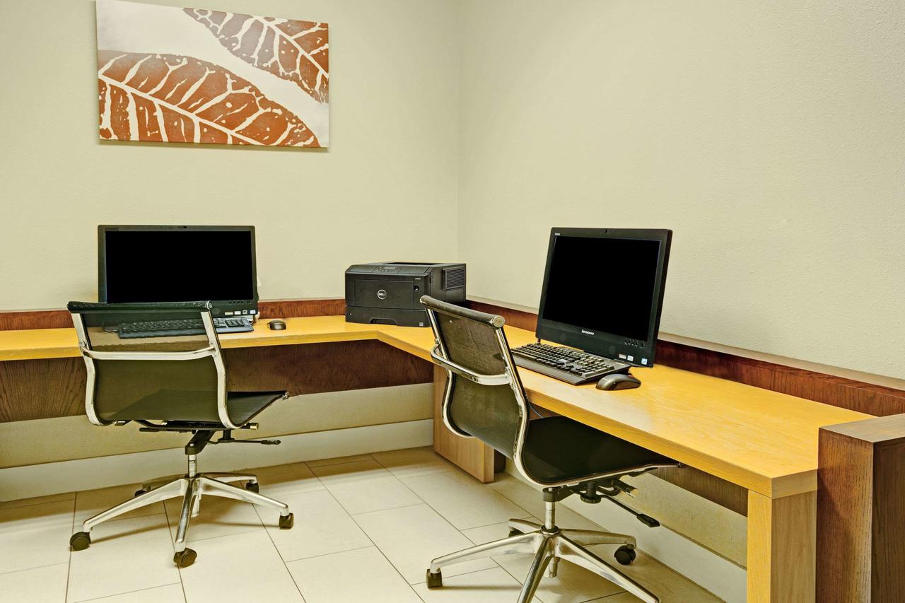 Hawthorn Suites By Wyndham Greensboro - thumb 24