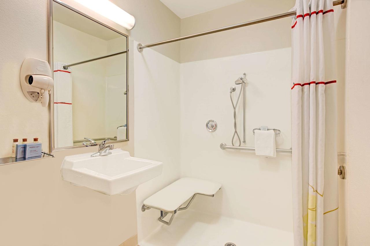 Hawthorn Suites By Wyndham Greensboro - thumb 16