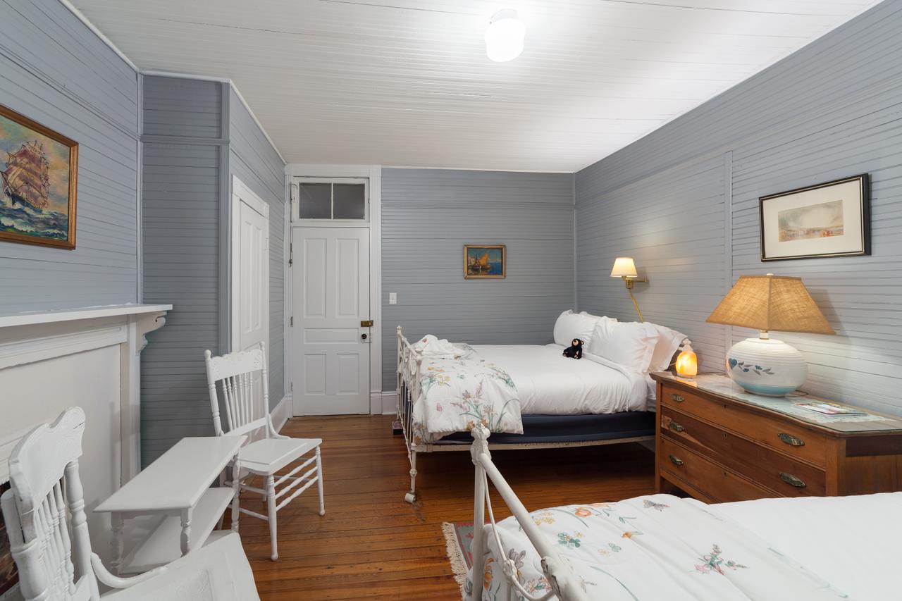 Grand Old Lady Hotel - thumb 12